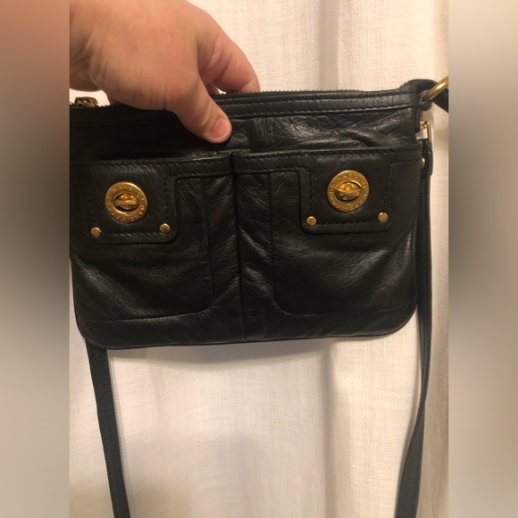 🎉 VINTAGE MARC BY MARC JACOBS BLK LEATHER TURNLOCK CROSSBODY! 😍 - Picture 2 of 13